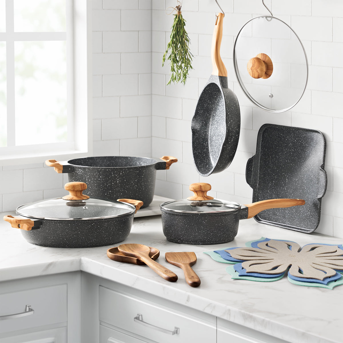 The Pioneer Woman Prairie Signature 14-Piece Cast Aluminum Cookware Set, Charcoal